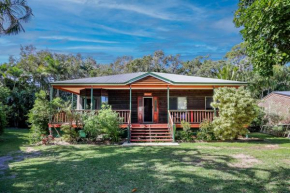 Merindah - Four-Bedroom Modern Pet-Friendly Home in Central Agnes Water